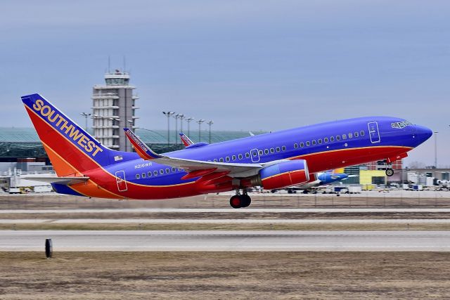 Boeing 737-700 (N216WR)