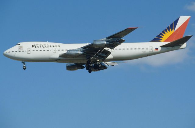 Boeing 747-200 (N742PR) - Final Approach to Narita Intl Airport Rwy34L on 1997/01/12