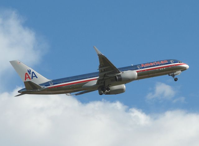 Boeing 757-200 (N176AA)