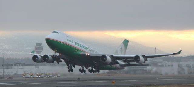 Boeing 747-400 (B-16407)