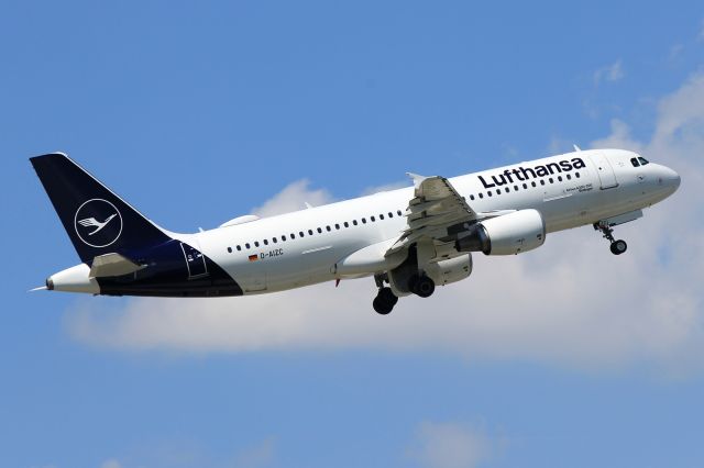 Airbus A320 (D-AIZC)