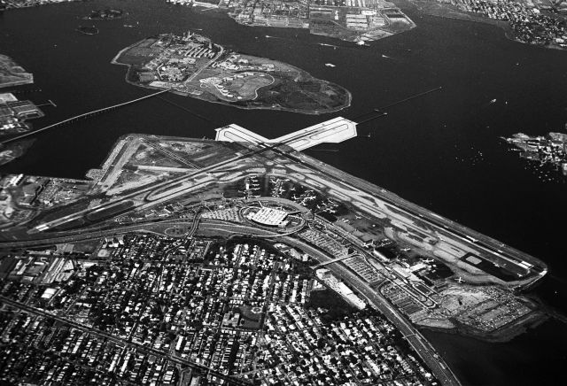 — — - LaGuardia from a C-172  Sept 27, 1980