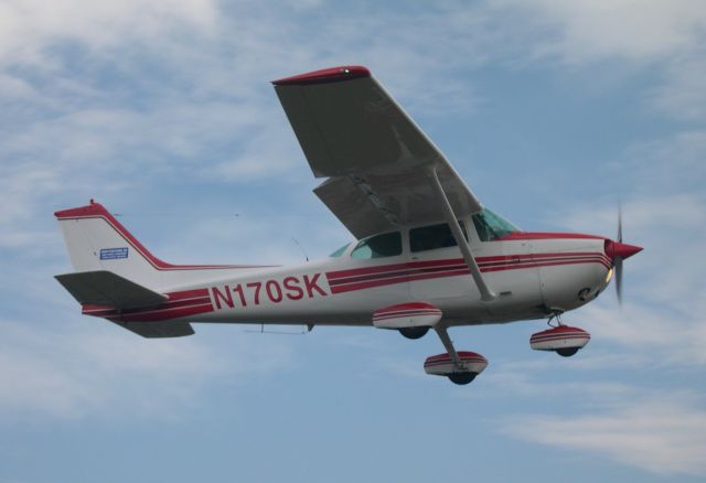 Cessna Skyhawk (N170SK) - Landing during open house Rwy 26