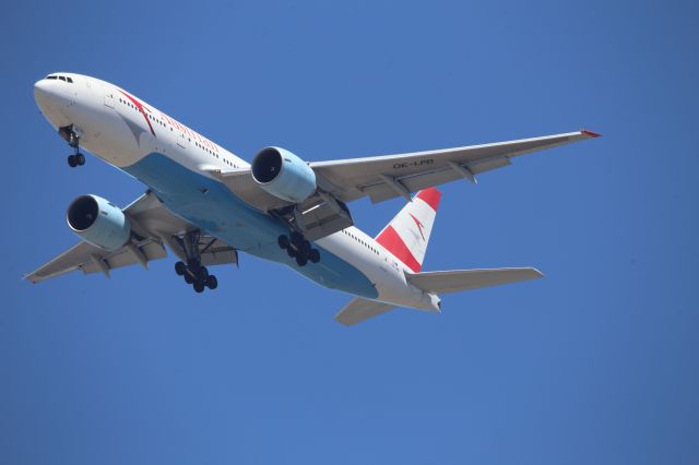 Boeing 777-200 (OE-LPB)