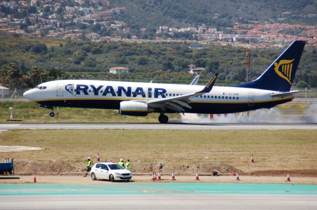 Boeing 737-800 (EI-EMM)