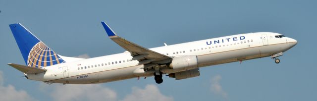 Boeing 737-800 (N30401)