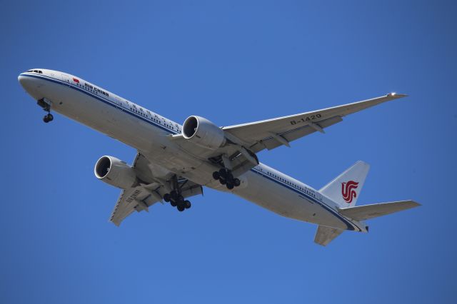 BOEING 777-300ER (B-1429)