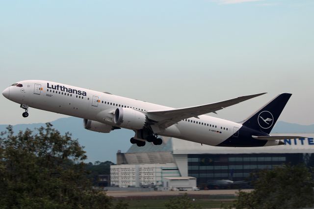 Boeing 787-8 (D-ABPB)