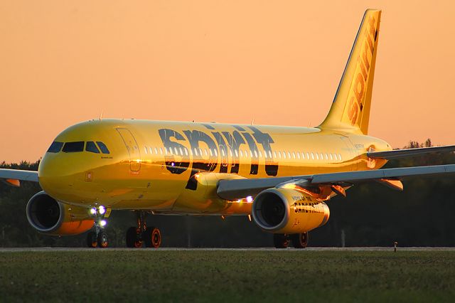 Airbus A320 (N695NK) - Lined up on runway 6L and ready to chase the sunset to LAX