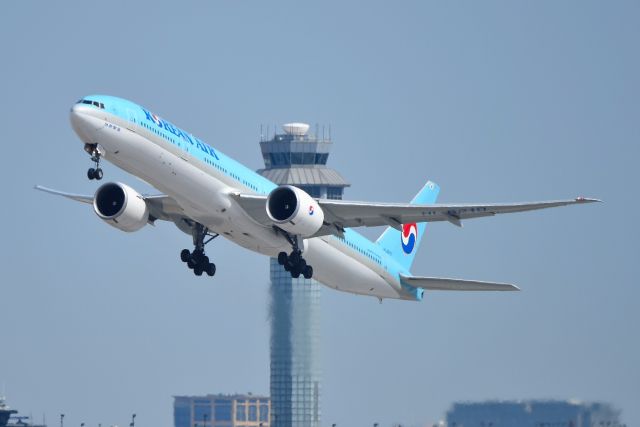 BOEING 777-300 (HL8210)
