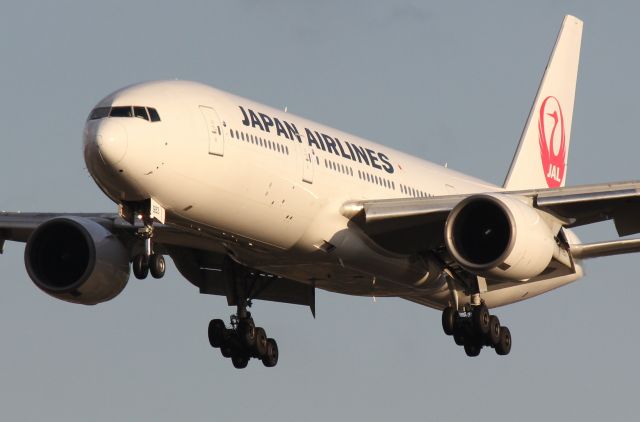 Boeing 777-200 (JA8983)