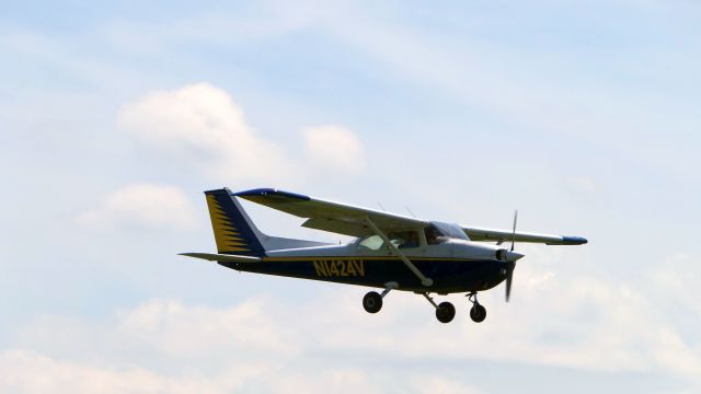 Cessna Skyhawk (N1424V)