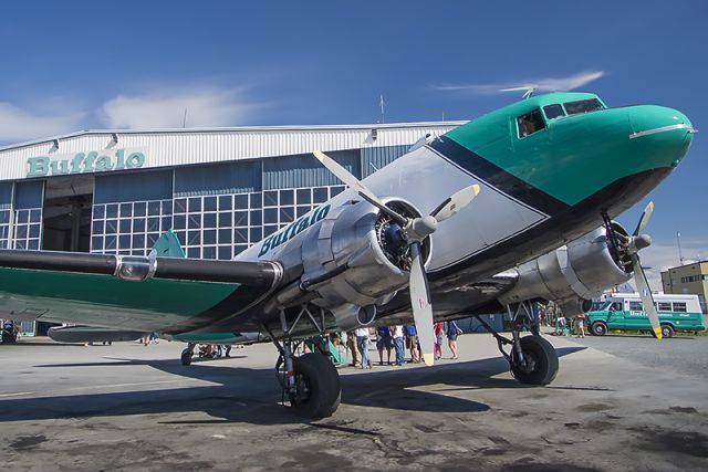 Douglas DC-3 (C-GWIR) - YZF