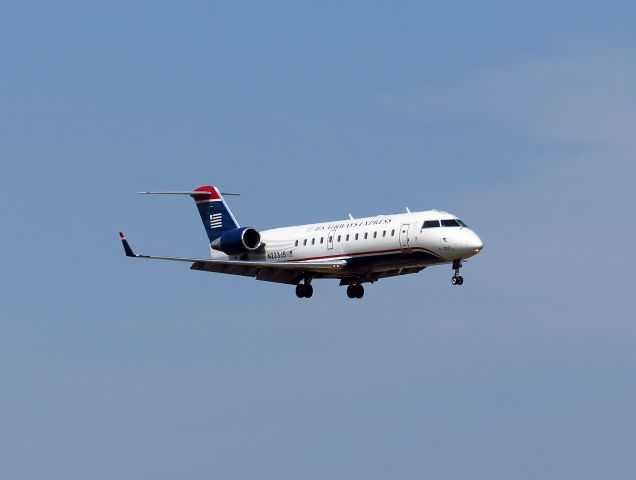 Canadair Regional Jet CRJ-200 (N223JS)