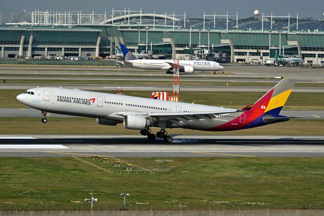 Airbus A330-300 (HL7794)