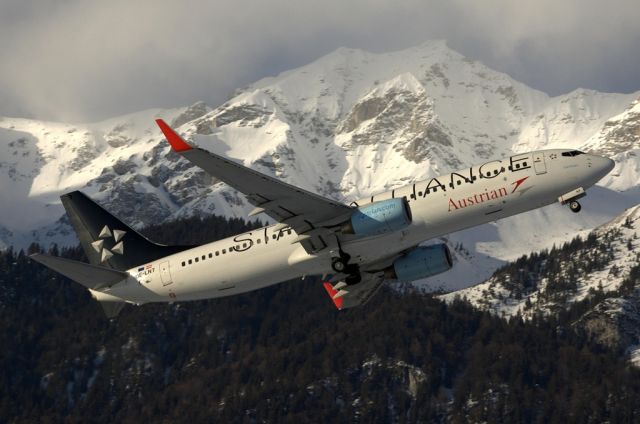 Boeing 737-800 (OE-LNT) - beautiful take-off from Innsbruck