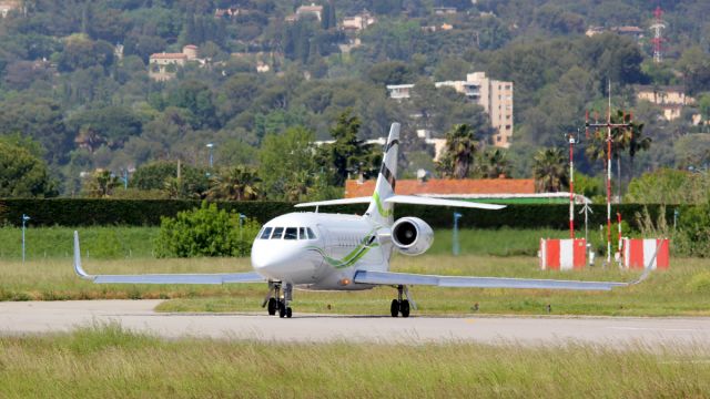 Dassault Falcon 2000 (LY-GVS)