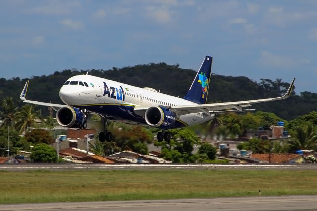 Airbus A320neo (PR-YRW) - Pouso do Airbus A320-251 em Recife 