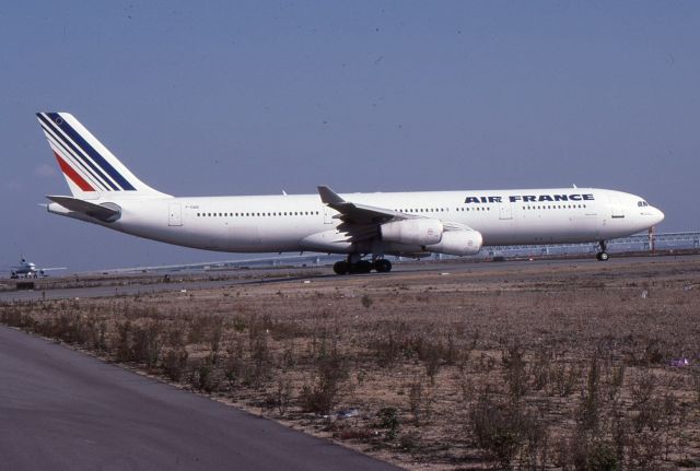 Airbus A340-300 (F-GNIE)