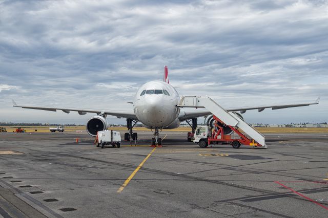 Airbus A330-200 (VH-EBK)