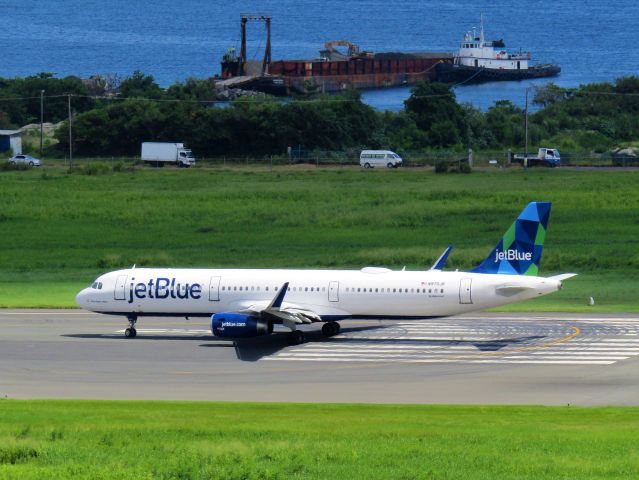 Airbus A321 (N970JB)