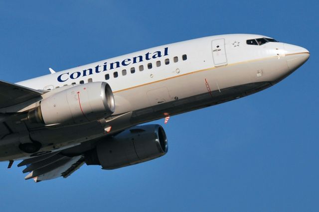 Boeing 737-700 (N16709)