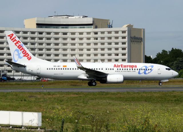 Boeing 737-800 (EC-IDT)