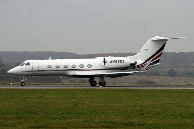Gulfstream Aerospace Gulfstream IV (N462QS) - Departing rwy 26 on 5-Nov-07 heading for EGWU.