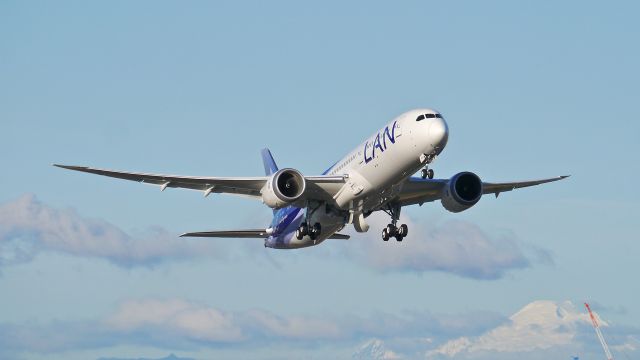 Boeing 787-9 Dreamliner (CC-BGA) - BOE224 climbs from Rwy 16R to begin a flight test on 1/28/15. (ln 259 / cn 35317). Mt Baker can be seen in the distance.