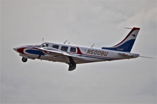 Piper Aerostar (N500BU) - ALLIANCE,FORT WORTH AIR SHOW,2009  BOBBY UNSER LEAVING IN HIS PIPER AEROSTAR