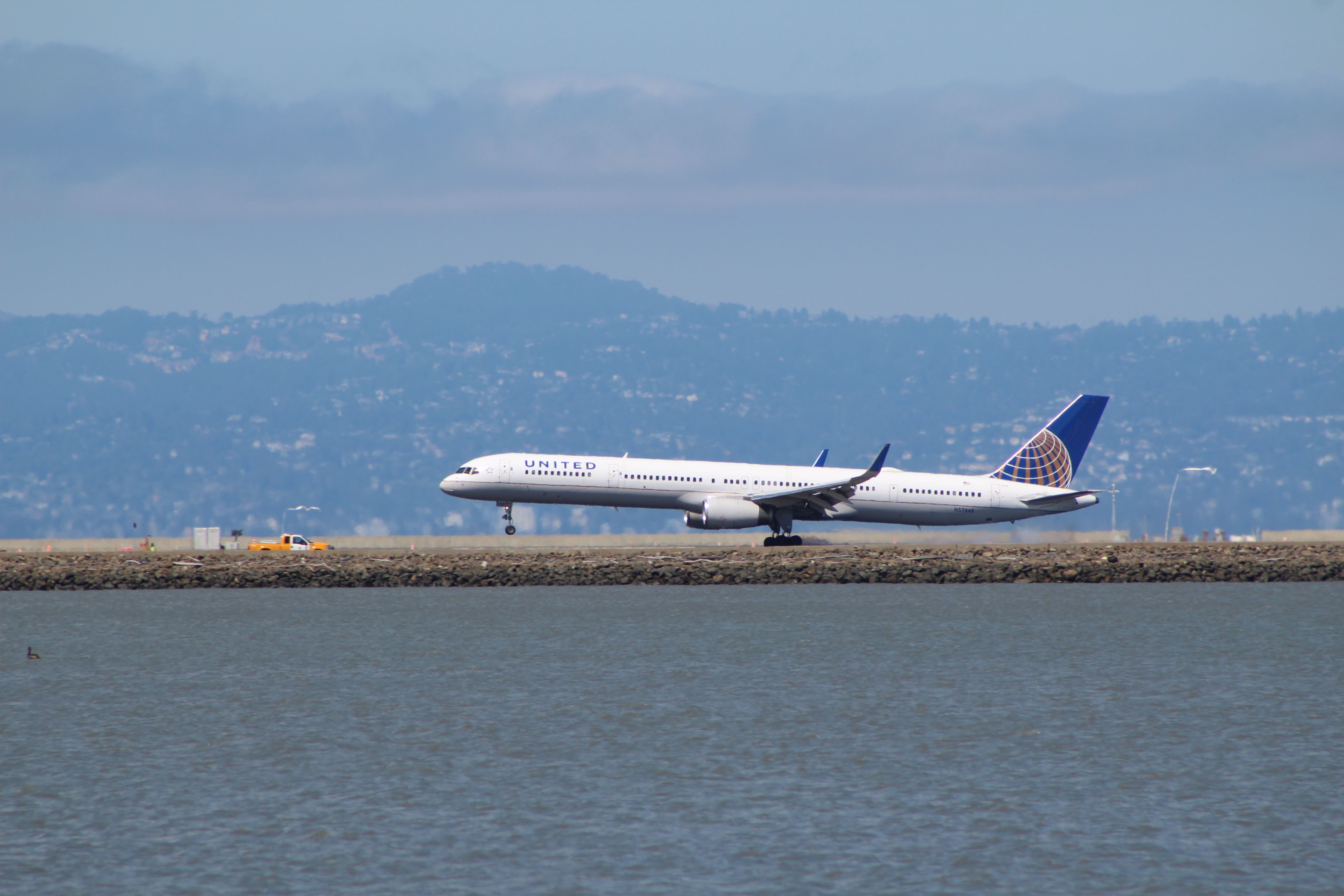 Boeing 757-200 (N57868) - View in full for highest quality.