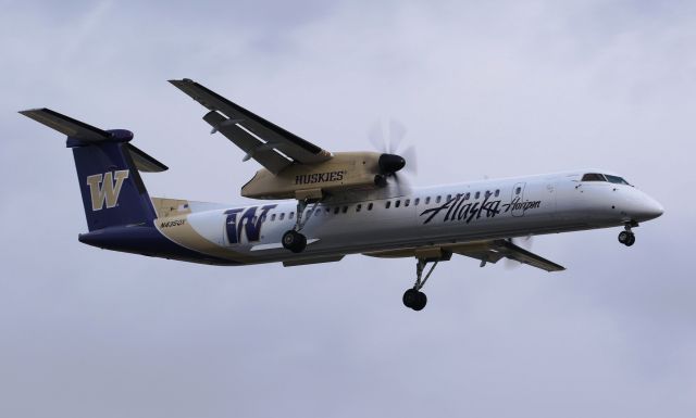 de Havilland Dash 8-400 (N435QX)