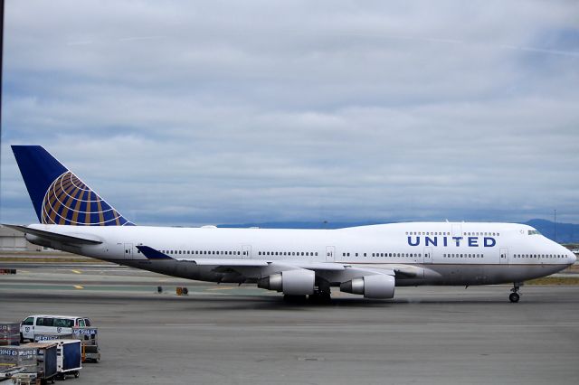 Boeing 747-400 (N105UA) - Taxiing past the terminal