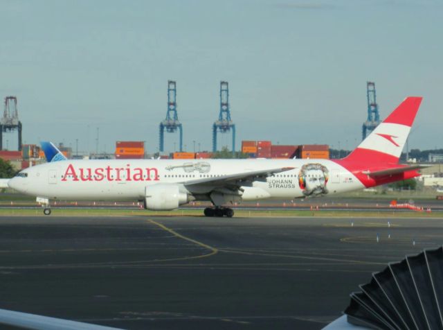 Boeing 777-200 (OE-LPF)