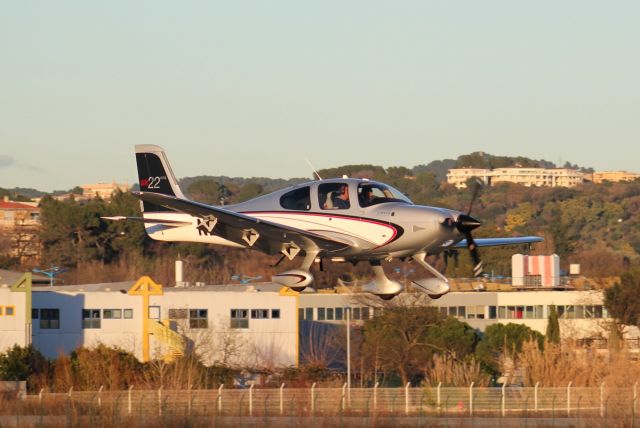Cirrus SR-22 (N209CB)