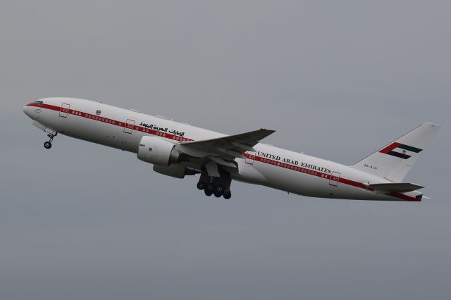 Boeing 777-200 (A6-ALN)