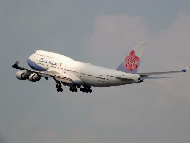 Boeing 747-400 (B-18207)