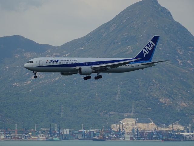 BOEING 767-300 (JA617A)