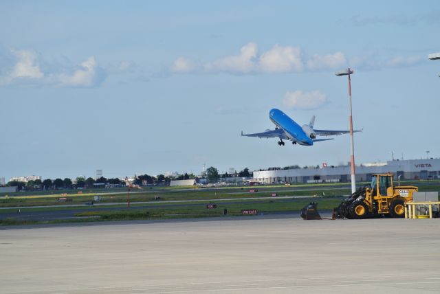 Boeing MD-11 (PH-KCE) - KLM MD11 departing runway 05 at pearson