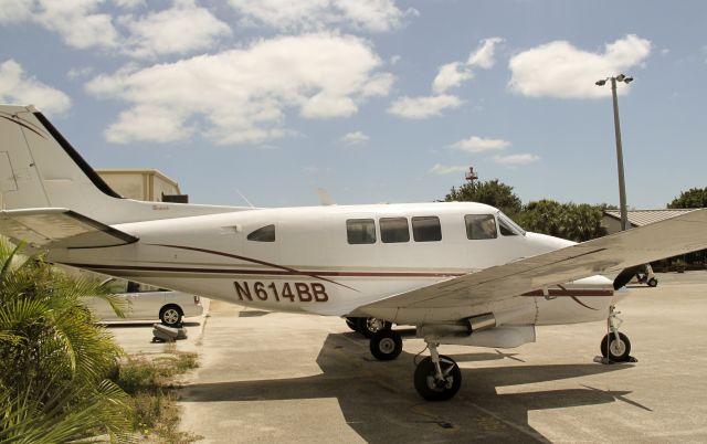 Beechcraft Queen Air (65) (N614BB)