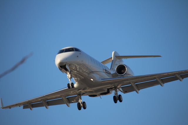 Bombardier Challenger 300 (C-FWUT)