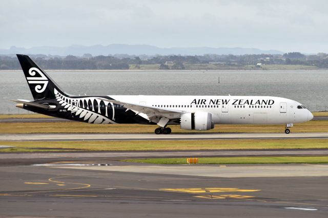 Boeing 787-9 Dreamliner (ZK-NZL)