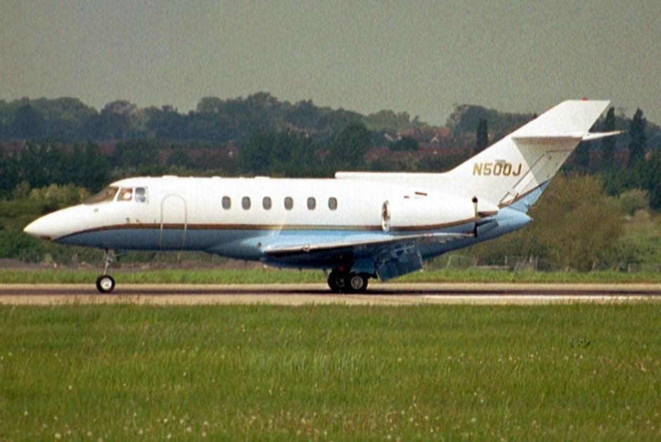 Hawker 800 (N500J) - Landing on rwy 26 on 17-May-04.  Reregistered N50QJ 1-Jul-06.