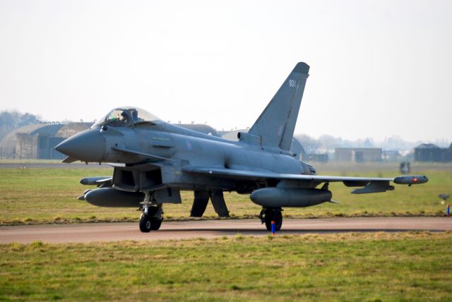 EUROFIGHTER Typhoon (ZJ931) - FROM THE ROOF OF THE TRUSTY LANDROVER