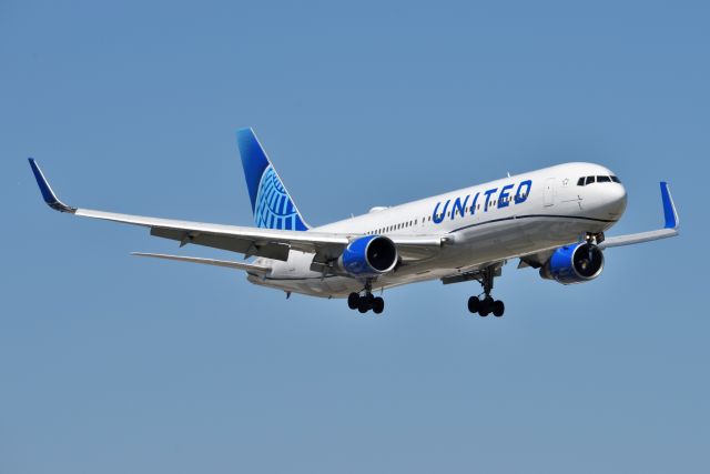 BOEING 767-300 (N671UA) - 10-C 05-07-22