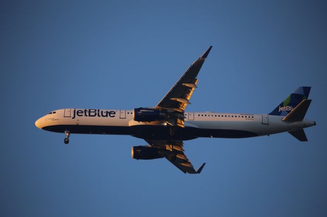 Airbus A321 (N993JE)