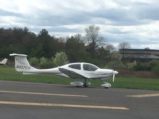 Diamond Star (N427CQ) - N427CQ (DA40) departing Wings Field (KLOM)br /Photo Date: April 17, 2021