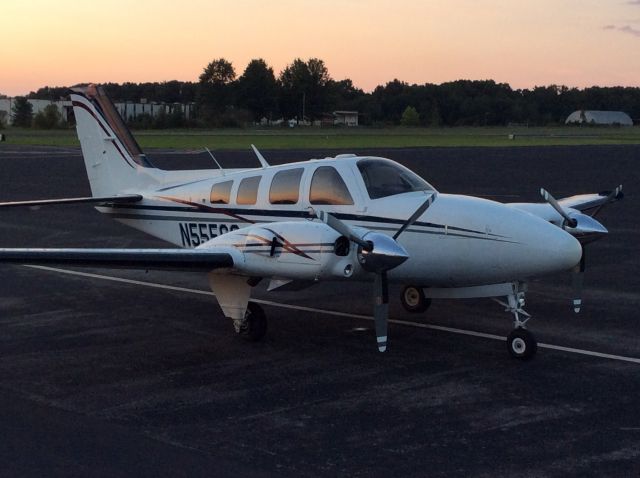 Beechcraft Baron (58) (N555CS)