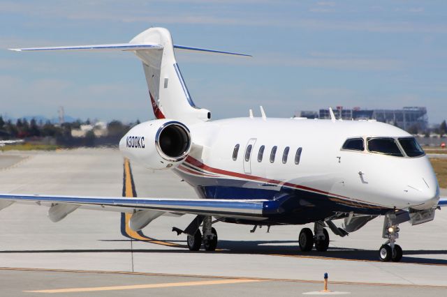 Bombardier Challenger 300 (N300KC)