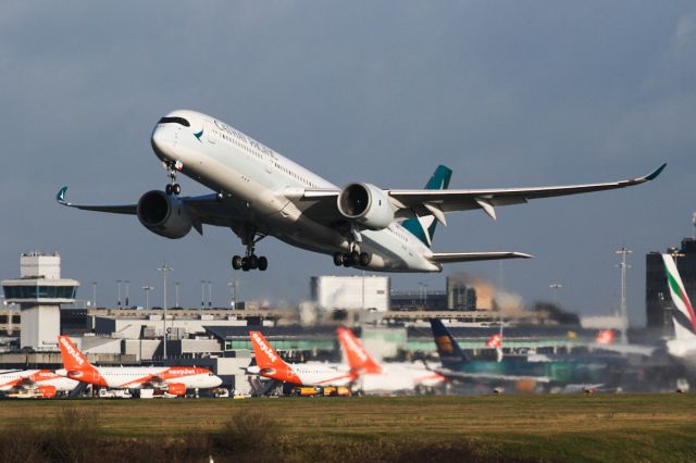 Airbus A350-900 (B-LRL) - CX216 departing to Hong Kong, an A359 replacing the usual A35K